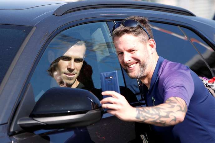 Gareth Bale selfie with a fan