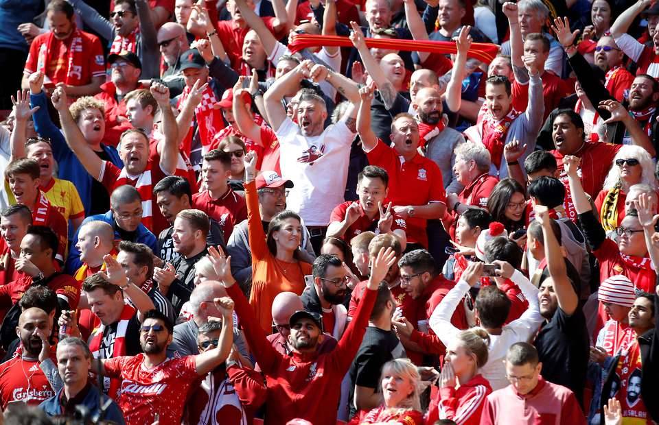 Fans want back into football stadiums