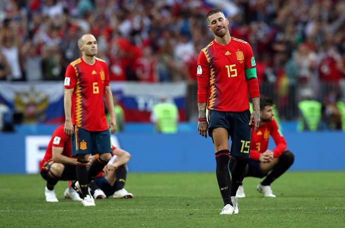 2018 World Cup - Spain dejected