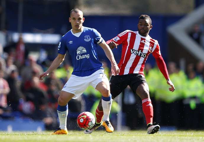 Leon Osman in action for Everton