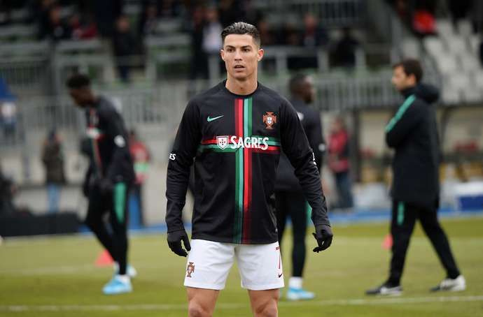Ronaldo warming up with Portugal