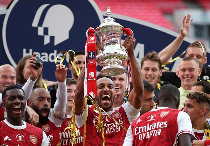 Arsenal lift the FA Cup
