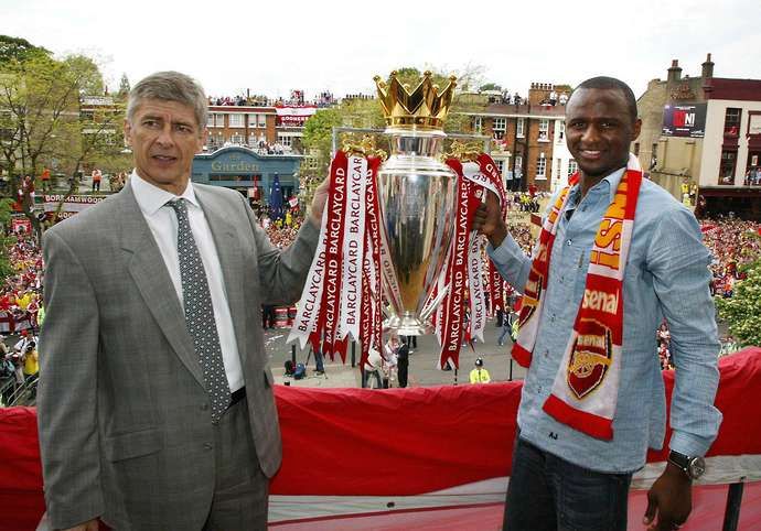 Arsene Wenger and Patrick Vieira with the Premier League trophy