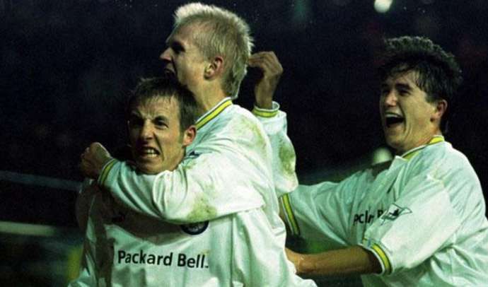 Lee Bowyer celebrates his last-minute goal for Leeds vs Leicester