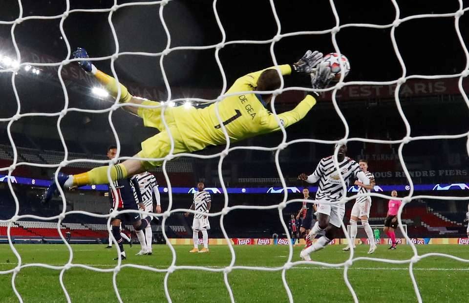 David de Gea makes a save in PSG vs Man United