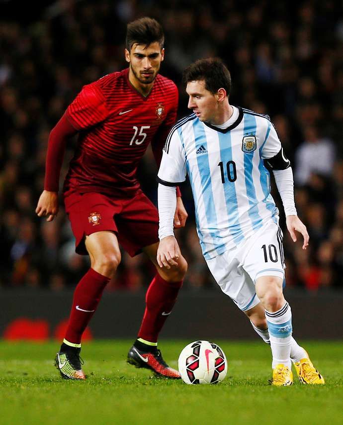 Andre Gomes and Messi in action
