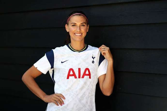 Alex Morgan signing for Tottenham Hotspur Women