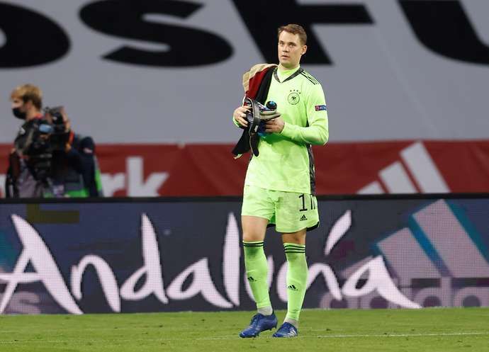 Manuel Neuer in action for Bayern
