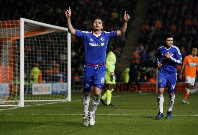 Chelsea legend Frank Lampard celebrates scoring a penalty