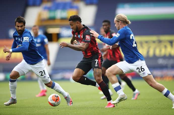 Josh King in action for Bournemouth vs Everton