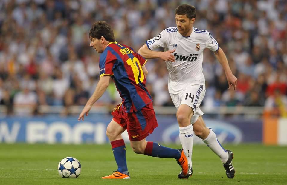 Lionel Messi vs Xabi Alonso - a very one-sided battle...