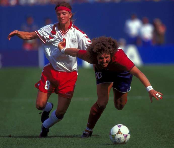 Michelle Akers tackle 