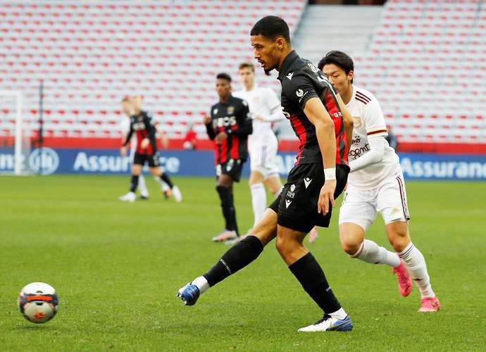 William Saliba in action for Nice