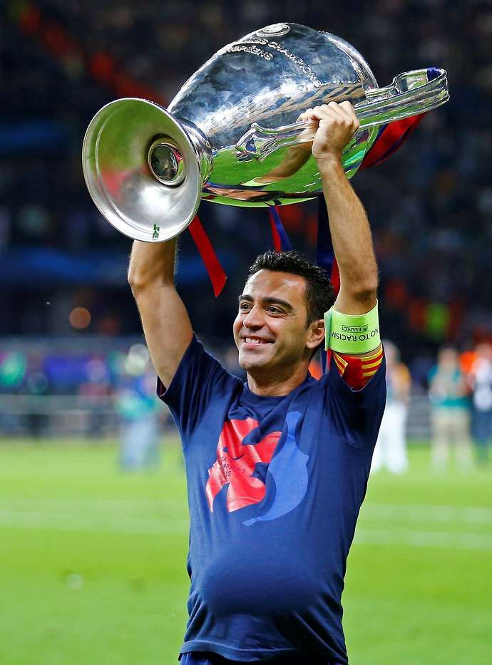Xavi with the CL trophy