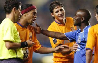 Claude Makelele and Ronaldinho in Barcelona vs Chelsea