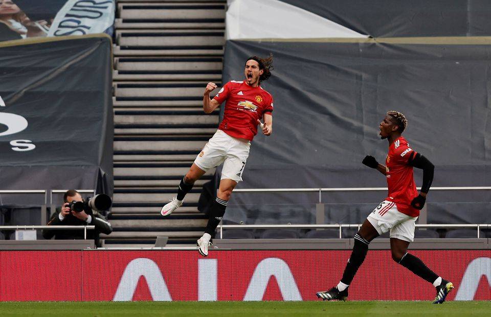 Manchester United striker Edinson Cavani celebrates goal against Tottenham