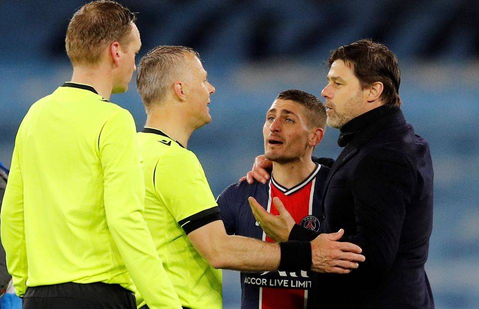 Marco Verratti complains to the referee in Man City vs PSG