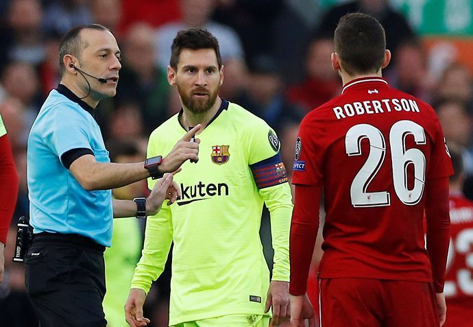  Lionel Messi was fuming at Robertson in Barcelona 4-0 Liverpool