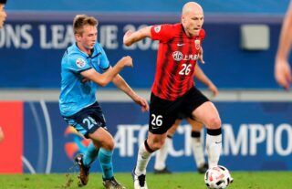 Aaron Mooy in action for Shanghai SIPG