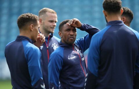 Jermain Defoe warms up for Rangers at Rugby Park