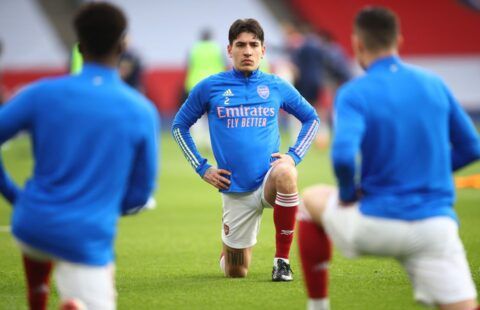 Hector Bellerin warming up for Arsenal amid speculation over his future