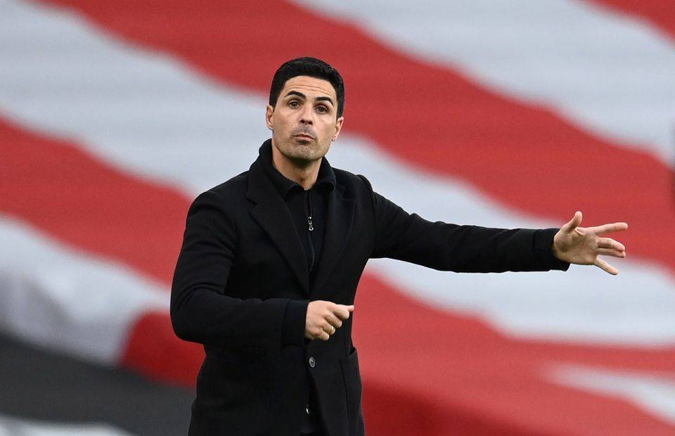 Arsenal manager Mikel Arteta giving instructions to his player