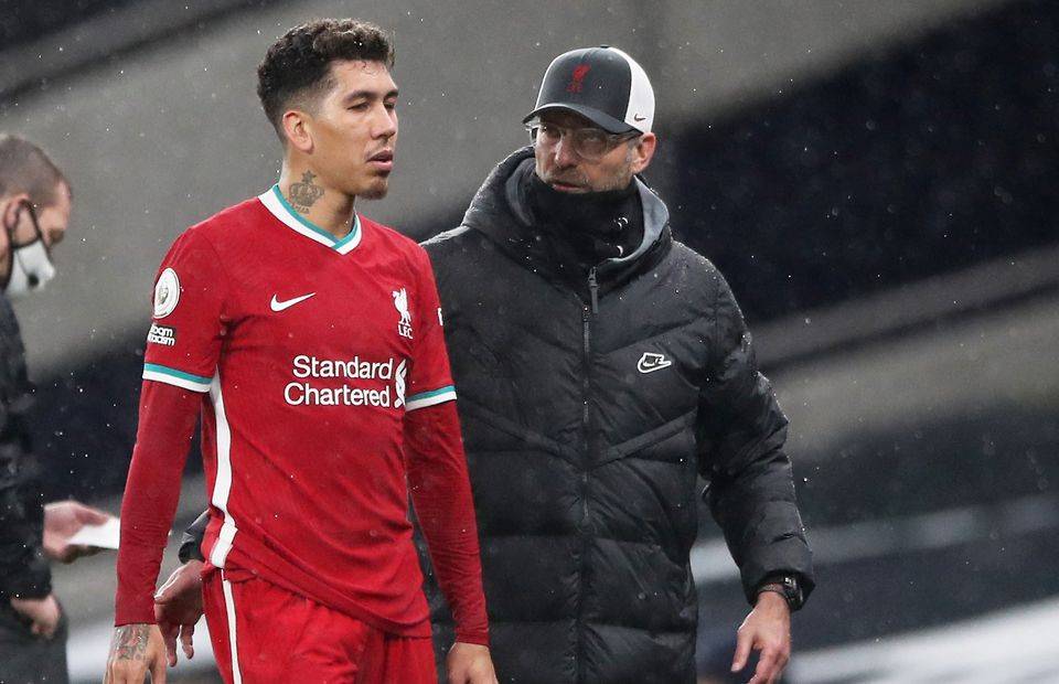 Jurgen Klopp with Roberto Firmino on the sidelines for Liverpool amid speculation over a move for Coutinho