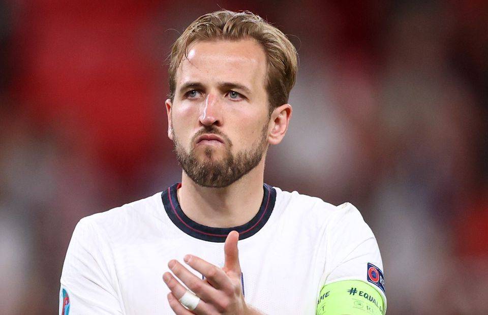 Harry Kane applauds England fans amid speculation over his Spurs future