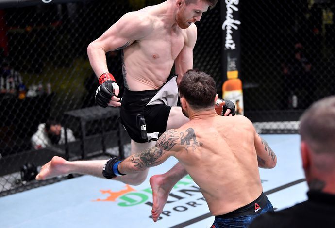 Cory Sandhagen knocks out Frankie Edgar with an incredible flying knee