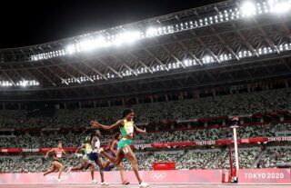 Jamaica's Elaine Thompson has become the first woman to retain her Olympic 100m and 200m titles
