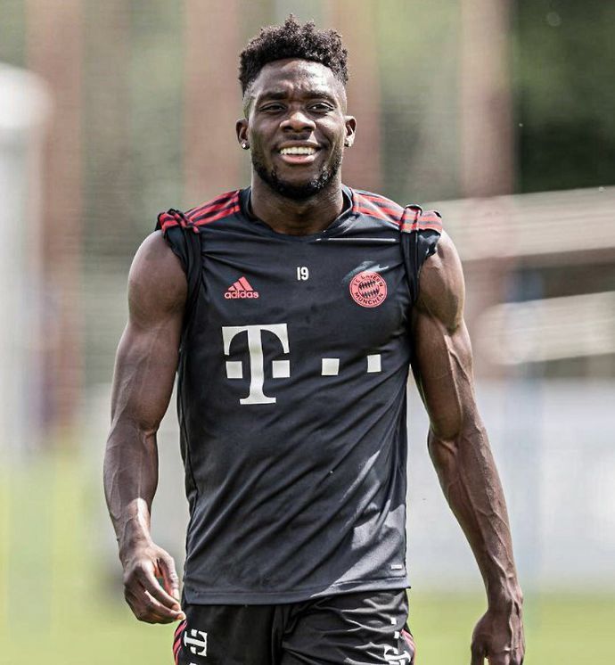 Alphonso Davies in Bayern training 