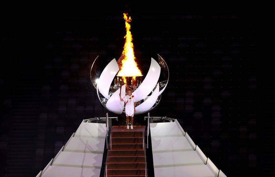Naomi Osaka carries Olympic flame at Tokyo 2020