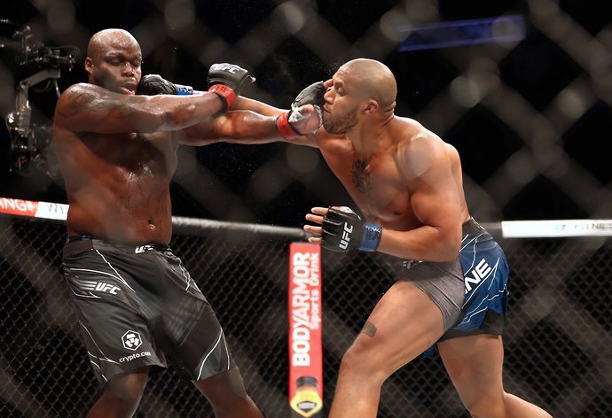 Ciryl Gane stops Derrick Lewis with punches in the third round