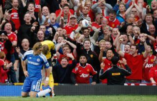 Fernando Torres misses a glorious chance for Chelsea against Manchester United