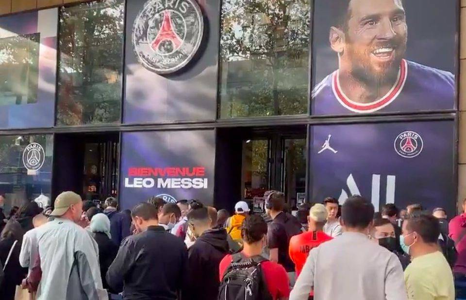 Fans are desperate for a Lionel Messi shirt!