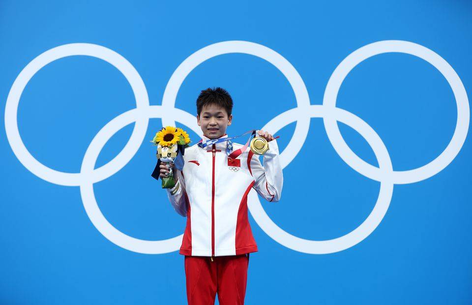 The family of Olympic diving champion Quan Hongchan have turned down offers of a free house and cash