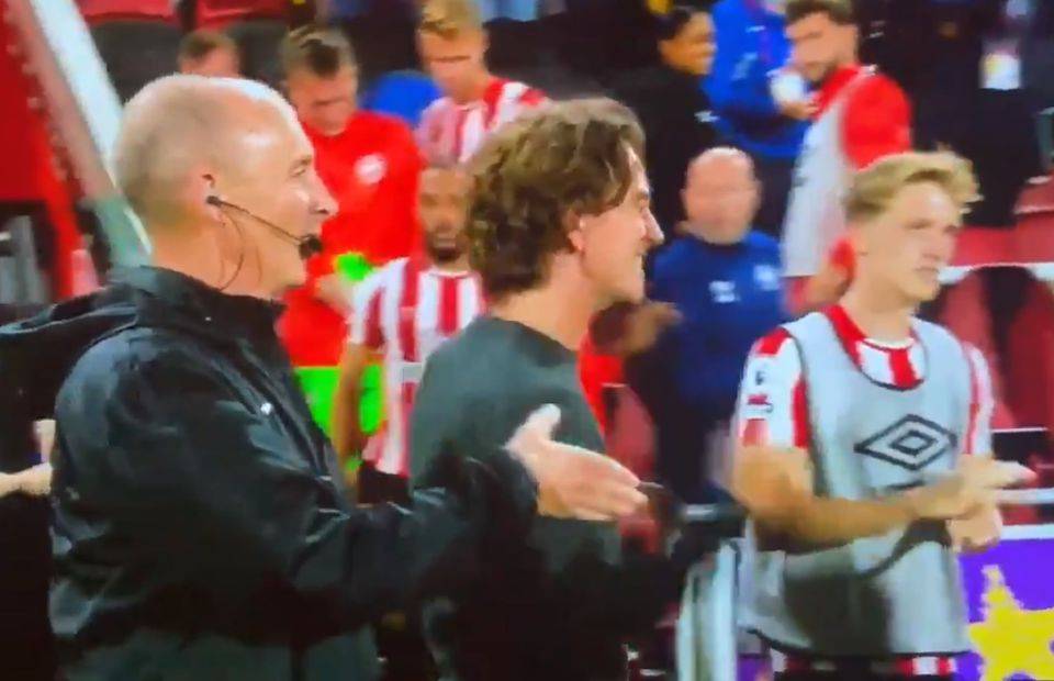 Mike Dean got aired after Brentford 2-0 Arsenal