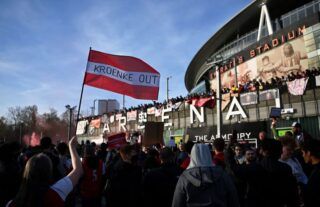Arsenal fans protest against the Kroenke ownership
