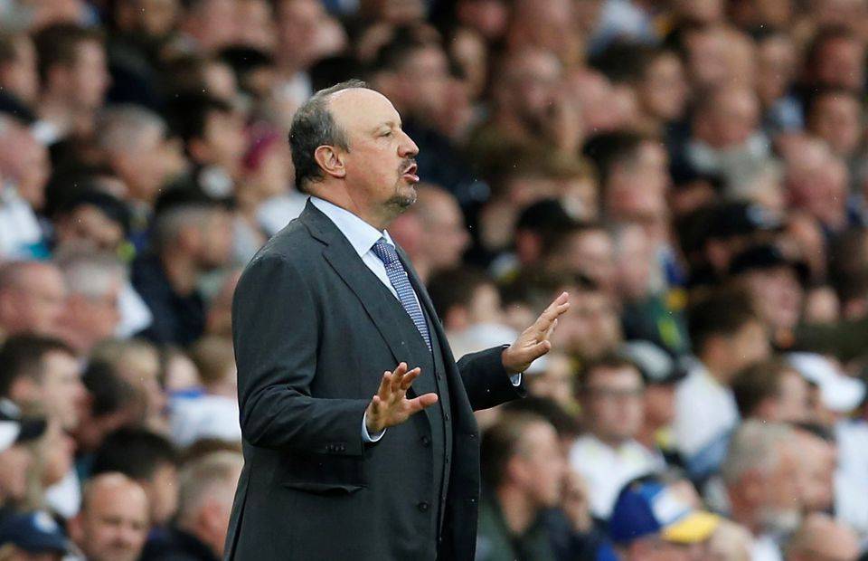 Everton manager Rafael Benitez giving instructions to his players