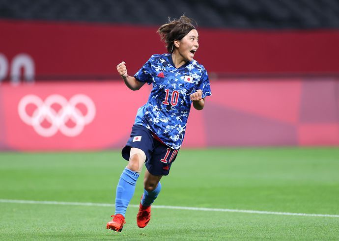 Mana Iwabuchi plays for Women's Super League team Arsenal