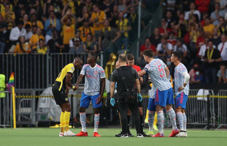 Aaron Wan-Bissaka of Manchester United is sent off against Young Boys in the Champions League