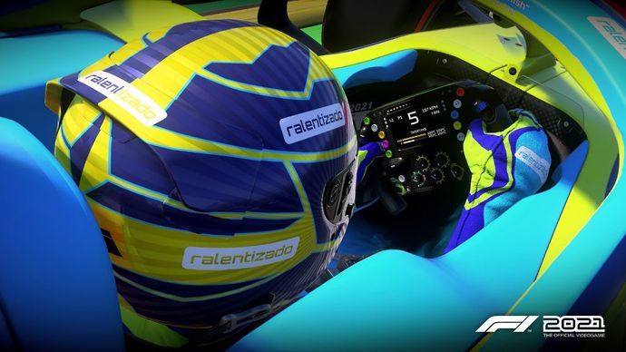 Fracture helmet in F1 2021.