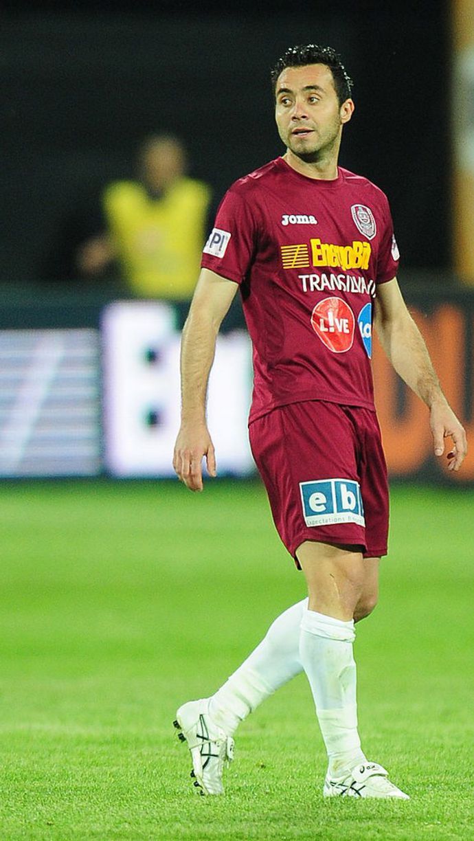 Roberto De Zerbi in action for Cluj