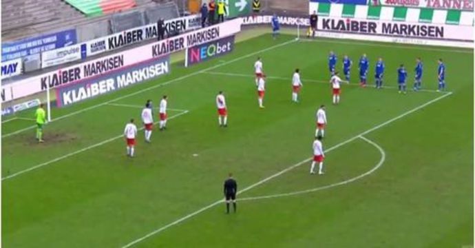 Karlsruher SC's bizarre corner kick routine vs Jahn Regensburg