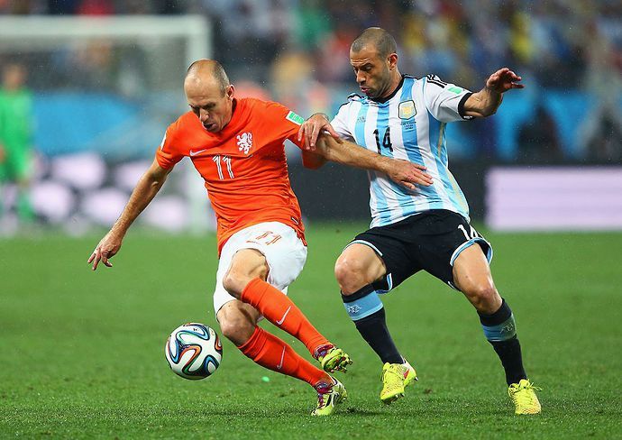 Robben & Mascherano in action