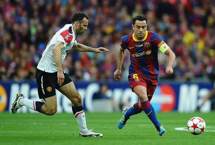 Giggs & Xavi in action