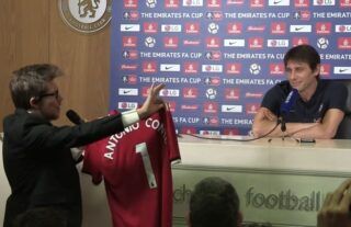 Antonio Conte was given a Manchester United shirt during a Chelsea presser