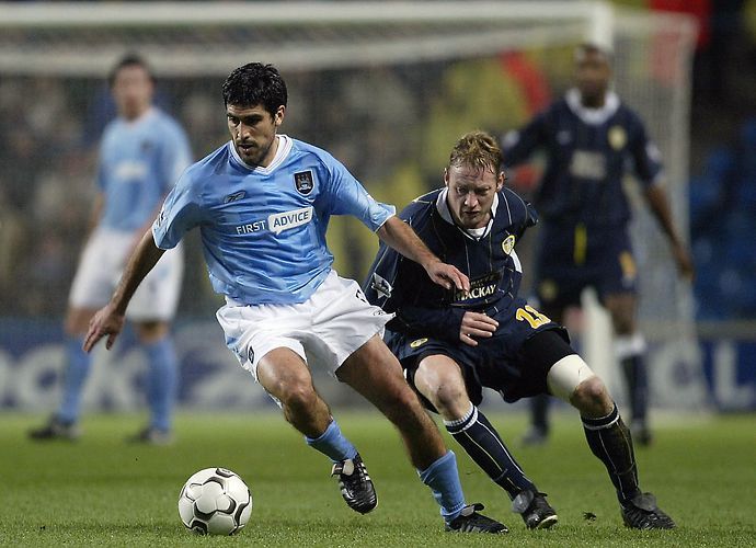 Claudio Reyna in action for Manchester City