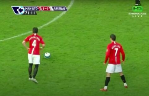 An ingenious free-kick routine by Fergie's Man Utd!
