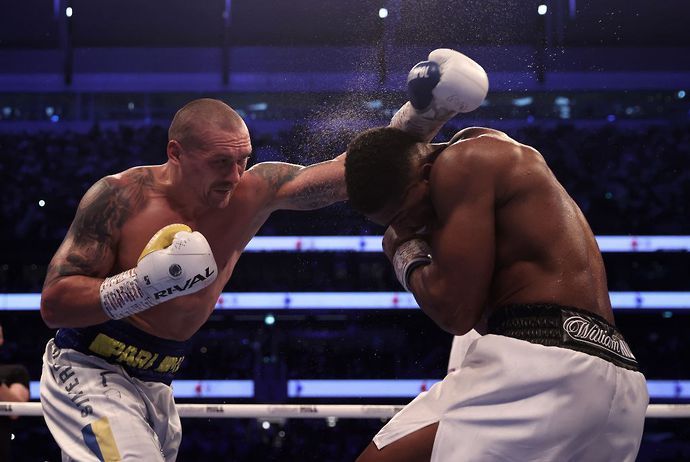 Oleksandr Usyk throwing punches against Anthony Joshua inside the boxing ring at Tottenham Hotspur Stadium